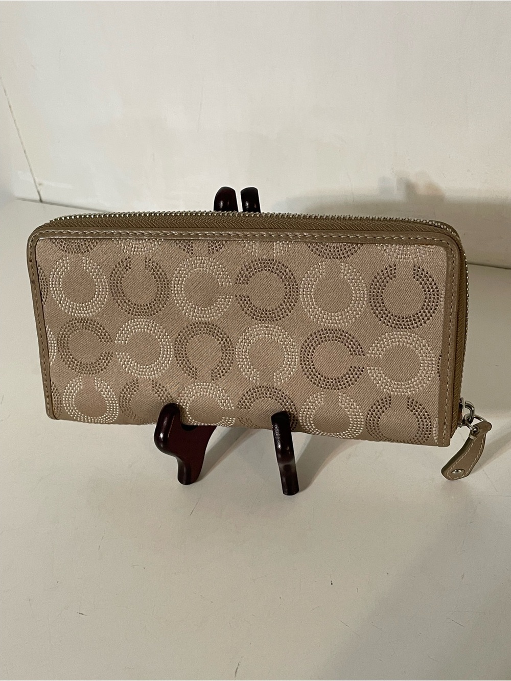 Coach Madison Wallet - Picture 4 of 6